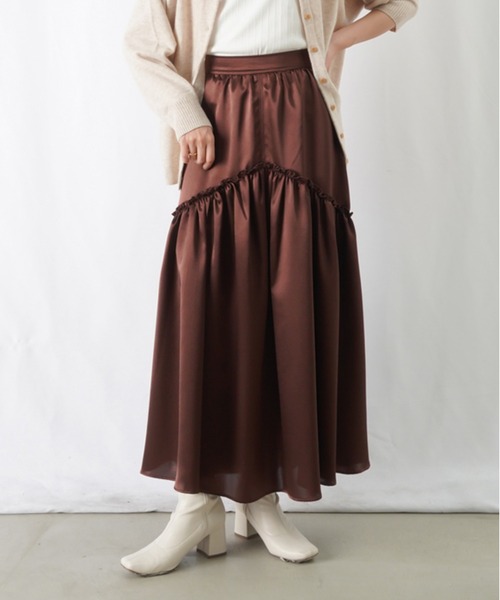 LUCA/LADY LUCK LUCA(ルカ/レディラックルカ)の「LC/LLL サテンラウンドティアードスカート(スカート・レディース・シルバー/ネイビー/ブラウン・FREE)」の2枚目の写真