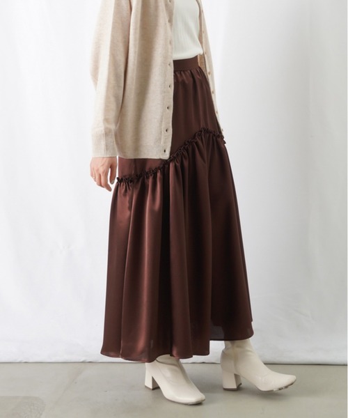 LUCA/LADY LUCK LUCA(ルカ/レディラックルカ)の「LC/LLL サテンラウンドティアードスカート(スカート・レディース・シルバー/ネイビー/ブラウン・FREE)」の4枚目の写真