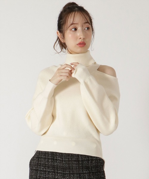 REDYAZEL（レディアゼル）の「肩あきアシメタートルニット（ニット/セーター・レディース・ラベンダー/ブラック/オフホワイト・FREE）」の6枚目の写真