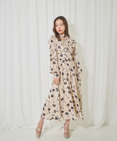 ANDGEEBEE（アンジービー）の「フラワーフリル襟ワンピ（ワンピース・レディース・ブラック/ベージュ・MEDIUM）」の8枚目の写真