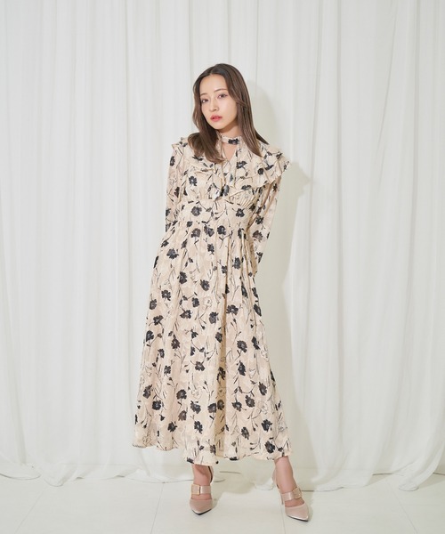 ANDGEEBEE（アンジービー）の「フラワーフリル襟ワンピ（ワンピース・レディース・ブラック/ベージュ・MEDIUM）」の5枚目の写真