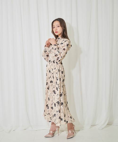 ANDGEEBEE（アンジービー）の「フラワーフリル襟ワンピ（ワンピース・レディース・ブラック/ベージュ・MEDIUM）」の14枚目の写真