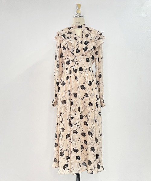 ANDGEEBEE（アンジービー）の「フラワーフリル襟ワンピ（ワンピース・レディース・ブラック/ベージュ・MEDIUM）」の9枚目の写真