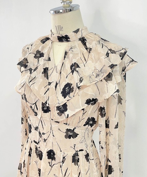 ANDGEEBEE（アンジービー）の「フラワーフリル襟ワンピ（ワンピース・レディース・ブラック/ベージュ・MEDIUM）」の15枚目の写真