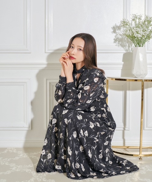 ANDGEEBEE（アンジービー）の「フラワーフリル襟ワンピ（ワンピース・レディース・ブラック/ベージュ・MEDIUM）」の10枚目の写真