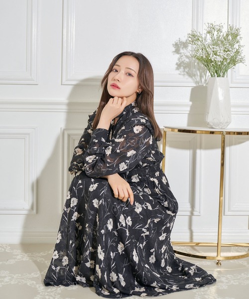 ANDGEEBEE（アンジービー）の「フラワーフリル襟ワンピ（ワンピース・レディース・ブラック/ベージュ・MEDIUM）」の7枚目の写真