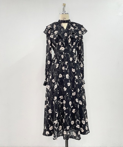 ANDGEEBEE（アンジービー）の「フラワーフリル襟ワンピ（ワンピース・レディース・ブラック/ベージュ・MEDIUM）」の13枚目の写真