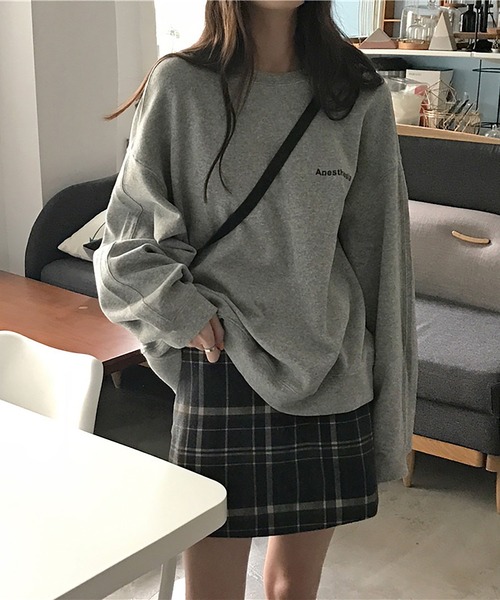 NinaetLina（ニナエリナ）の「ワンポイントロゴクルーネックカットソー（スウェット・レディース・グレー/ネイビー・L/M/XL）」の6枚目の写真