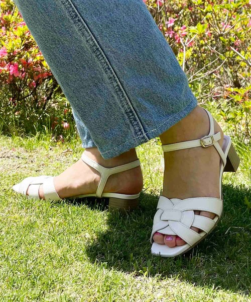 Riz raffinee（リズラフィーネ）の「スクエア編込みストラップサンダル（サンダル・レディース・グリーン/ブラック/アイボリー・23cm/22.5cm/24cm/23.5cm/24.5cm）」の2枚目の写真