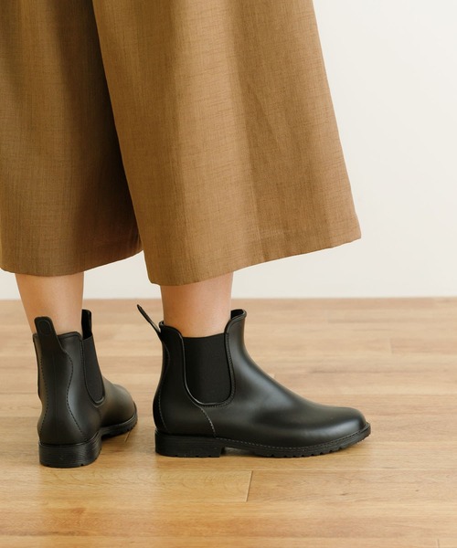 URBAN RESEARCH(アーバンリサーチ)の「サイドゴアレインショートブーツ(レインシューズ・レディース・ブラック・MEDIUM/LARGE/X-LARGE)」の2枚目の写真