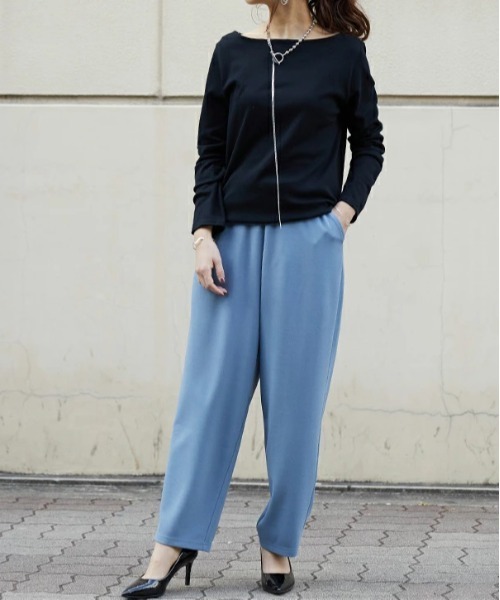and it_（アンドイット）の「シワになりにくいテーパードパンツ（その他パンツ・レディース・ブルーグレー/ブラック/モカ・M-L）」の5枚目の写真