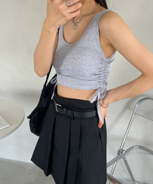 CLEA（クレア）の「サイドシャーリング カップ付きショートタンク（タンクトップ・レディース・ホワイト/ブルー/グレー/オリーブ/ブラック・FREE）」の4枚目の写真