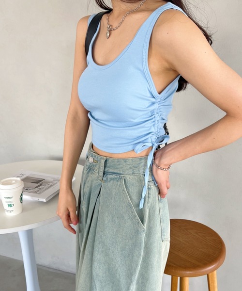 CLEA（クレア）の「サイドシャーリング カップ付きショートタンク（タンクトップ・レディース・ホワイト/ブルー/グレー/オリーブ/ブラック・FREE）」の5枚目の写真