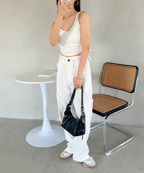 CLEA（クレア）の「サイドシャーリング カップ付きショートタンク（タンクトップ・レディース・ホワイト/ブルー/グレー/オリーブ/ブラック・FREE）」の14枚目の写真