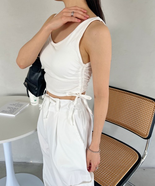 CLEA（クレア）の「サイドシャーリング カップ付きショートタンク（タンクトップ・レディース・ホワイト/ブルー/グレー/オリーブ/ブラック・FREE）」の10枚目の写真