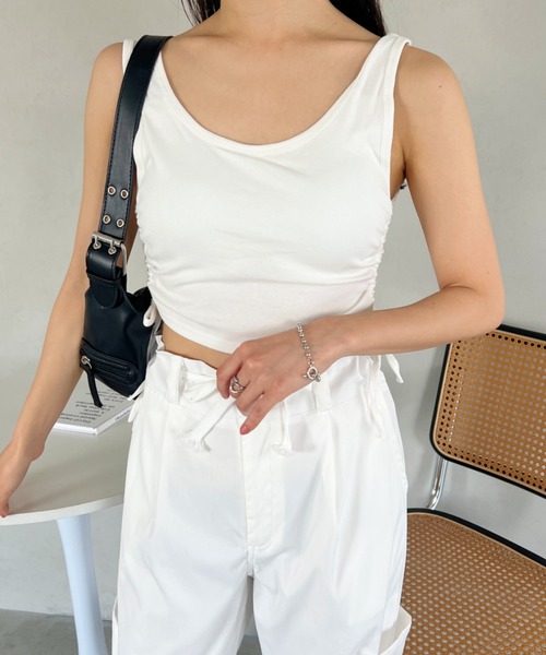 CLEA（クレア）の「サイドシャーリング カップ付きショートタンク（タンクトップ・レディース・ホワイト/ブルー/グレー/オリーブ/ブラック・FREE）」の6枚目の写真