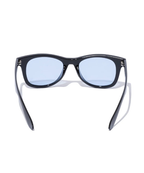 NEW ERA(ニューエラ)の「NEW ERA/ニューエラ サングラス ウェリントン シャイニーブラックフレーム ライトブルーレンズ 13517745(サングラス・メンズ・ブラック×ブルー・FREE)」の3枚目の写真