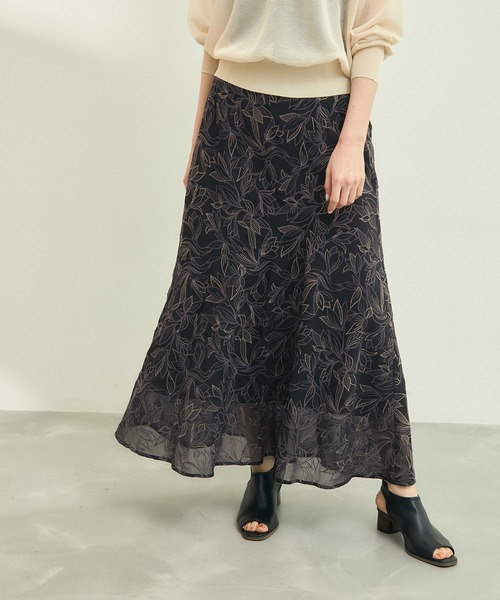 ROPE' PICNIC（ロペピクニック）の「【emur/エミュール】セットアップ対応/楊柳刺繍スカート（スカート・レディース・ブラック/オフホワイト・38）」の6枚目の写真