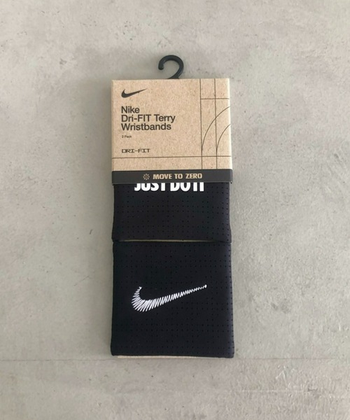 NIKE(ナイキ)の「NIKE(ナイキ)/2個セット スウッシュ ドライフィット テリー リストバンド 2パック(バングル/リストバンド・メンズ・ホワイト/ブラック・FREE)」の3枚目の写真