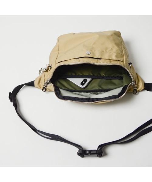 NUNC（ヌンク）の「nunc NN403 Story（ボディバッグ/ウエストポーチ・メンズ・ベージュ・FREE）」の7枚目の写真