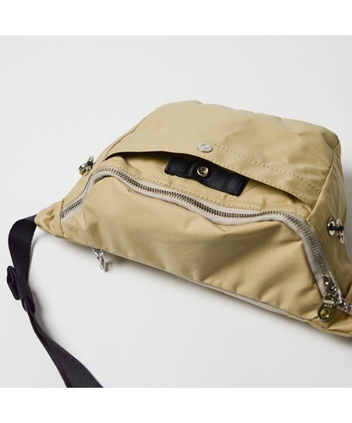 NUNC（ヌンク）の「nunc NN403 Story（ボディバッグ/ウエストポーチ・メンズ・ベージュ・FREE）」の9枚目の写真