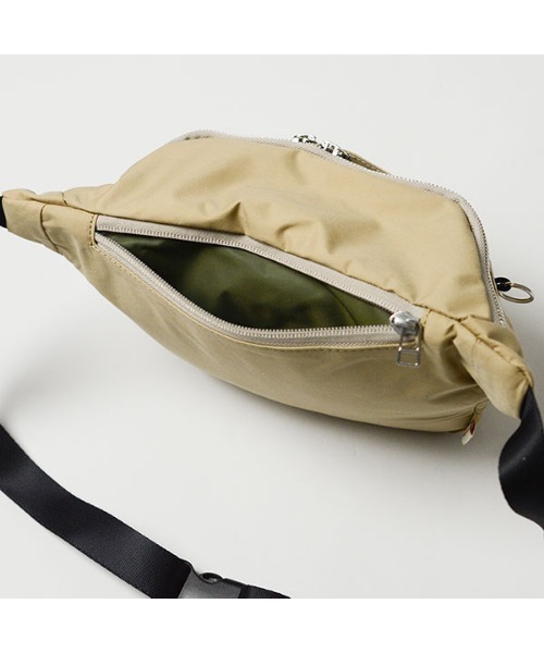 NUNC（ヌンク）の「nunc NN403 Story（ボディバッグ/ウエストポーチ・メンズ・ベージュ・FREE）」の4枚目の写真