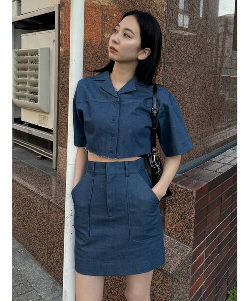 EMODA（エモダ）の「ヘムカットオフショルダークロップドシャツ（シャツ/ブラウス・レディース・インディゴブルー/ブラウン/ブルー・FREE）」の11枚目の写真