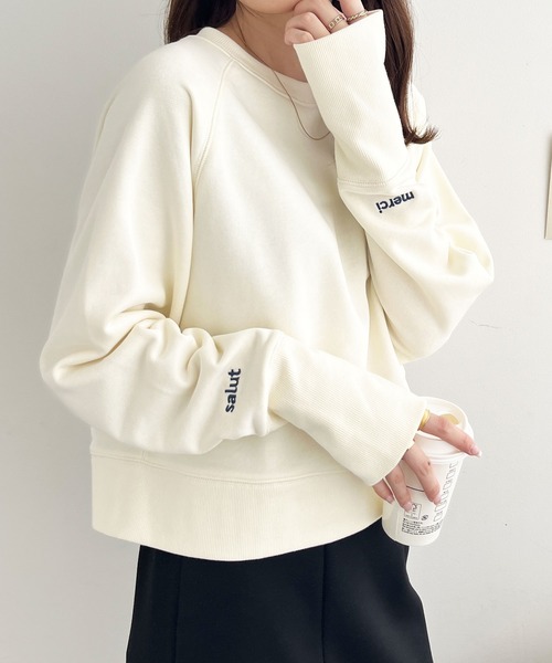 GeeRA(ジーラ)の「袖刺しゅうロゴスウェットプルオーバー(Tシャツ/カットソー・レディース・ブラック/アイボリー・MEDIUM/LARGE)」の2枚目の写真