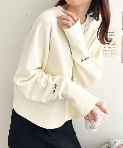 GeeRA(ジーラ)の「袖刺しゅうロゴスウェットプルオーバー(Tシャツ/カットソー・レディース・ブラック/アイボリー・MEDIUM/LARGE)」の4枚目の写真