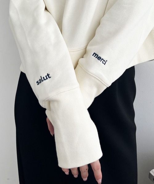 GeeRA(ジーラ)の「袖刺しゅうロゴスウェットプルオーバー(Tシャツ/カットソー・レディース・ブラック/アイボリー・MEDIUM/LARGE)」の5枚目の写真