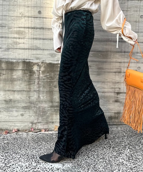 mi via loca（ミヴィアロカ）の「Vintageライク レオパード柄ベロアオパール マーメイドスカート（スカート・レディース・ブラック/グリーン・FREE）」の16枚目の写真
