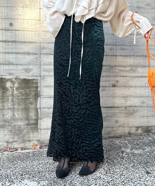 mi via loca（ミヴィアロカ）の「Vintageライク レオパード柄ベロアオパール マーメイドスカート（スカート・レディース・ブラック/グリーン・FREE）」の5枚目の写真
