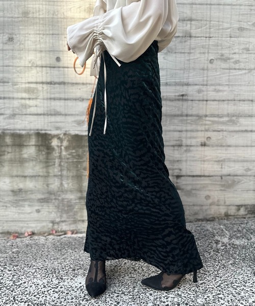mi via loca（ミヴィアロカ）の「Vintageライク レオパード柄ベロアオパール マーメイドスカート（スカート・レディース・ブラック/グリーン・FREE）」の6枚目の写真