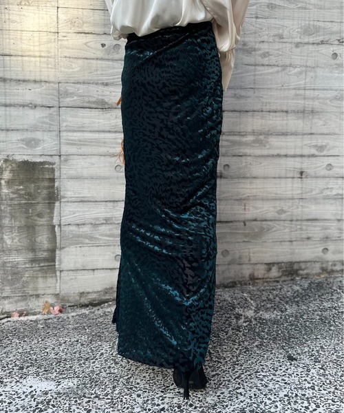 mi via loca（ミヴィアロカ）の「Vintageライク レオパード柄ベロアオパール マーメイドスカート（スカート・レディース・ブラック/グリーン・FREE）」の17枚目の写真