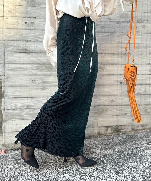 mi via loca（ミヴィアロカ）の「Vintageライク レオパード柄ベロアオパール マーメイドスカート（スカート・レディース・ブラック/グリーン・FREE）」の11枚目の写真