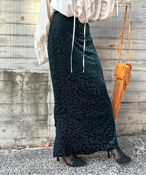 mi via loca（ミヴィアロカ）の「Vintageライク レオパード柄ベロアオパール マーメイドスカート（スカート・レディース・ブラック/グリーン・FREE）」の12枚目の写真