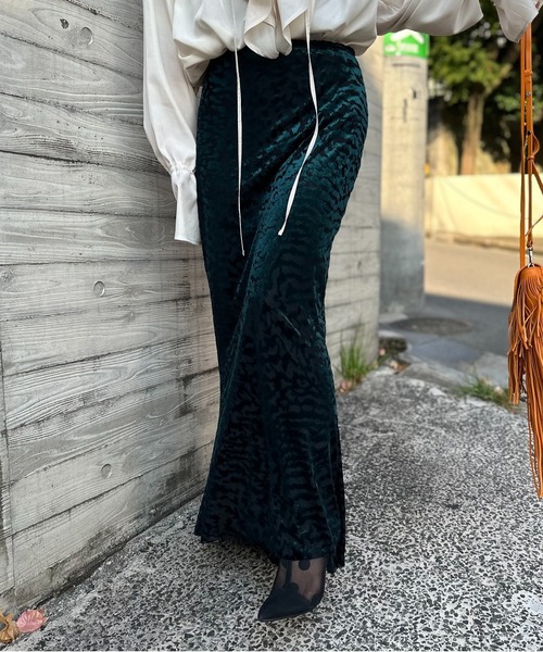 mi via loca（ミヴィアロカ）の「Vintageライク レオパード柄ベロアオパール マーメイドスカート（スカート・レディース・ブラック/グリーン・FREE）」の13枚目の写真