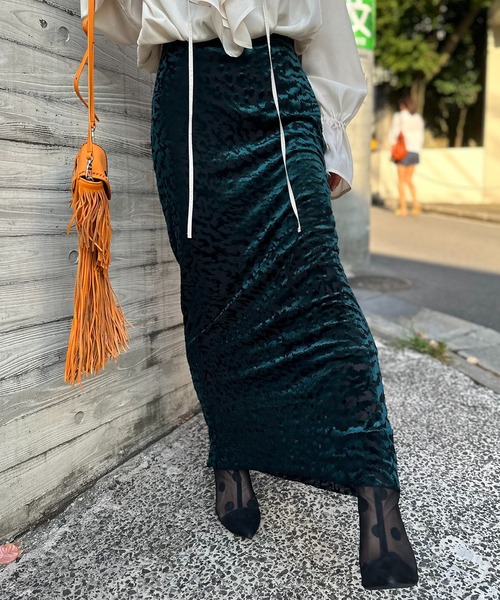 mi via loca（ミヴィアロカ）の「Vintageライク レオパード柄ベロアオパール マーメイドスカート（スカート・レディース・ブラック/グリーン・FREE）」の15枚目の写真