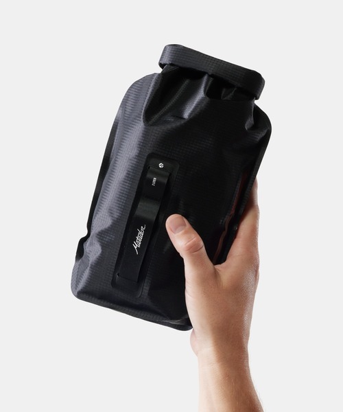 Matador(マタドール)の「Matador/マタドール Flatpak Dry Bag/フラットバッグ 2L(トラベルグッズ・メンズ・ブラック・FREE)」の9枚目の写真