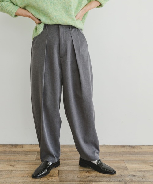 ITEMS URBANRESEARCH(アイテムズ アーバンリサーチ)の「カーブシルエットスラックス(スラックス・レディース・ベージュ/グレー・SMALL/MEDIUM)」の2枚目の写真