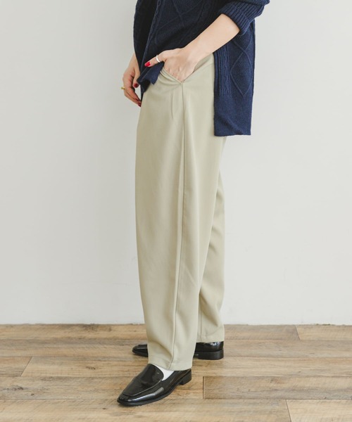 ITEMS URBANRESEARCH(アイテムズ アーバンリサーチ)の「カーブシルエットスラックス(スラックス・レディース・ベージュ/グレー・SMALL/MEDIUM)」の19枚目の写真