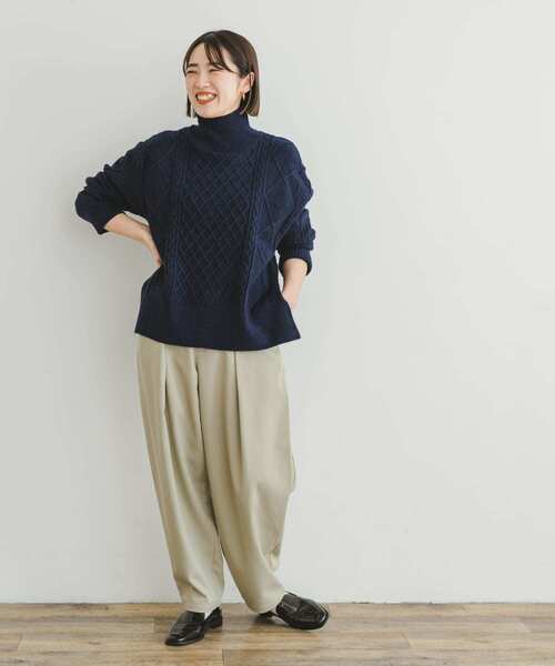 ITEMS URBANRESEARCH(アイテムズ アーバンリサーチ)の「カーブシルエットスラックス(スラックス・レディース・ベージュ/グレー・SMALL/MEDIUM)」の20枚目の写真