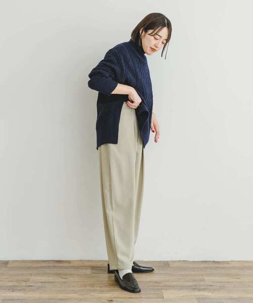 ITEMS URBANRESEARCH(アイテムズ アーバンリサーチ)の「カーブシルエットスラックス(スラックス・レディース・ベージュ/グレー・SMALL/MEDIUM)」の21枚目の写真