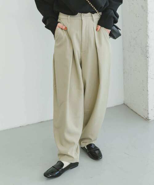 ITEMS URBANRESEARCH(アイテムズ アーバンリサーチ)の「カーブシルエットスラックス(スラックス・レディース・ベージュ/グレー・SMALL/MEDIUM)」の22枚目の写真