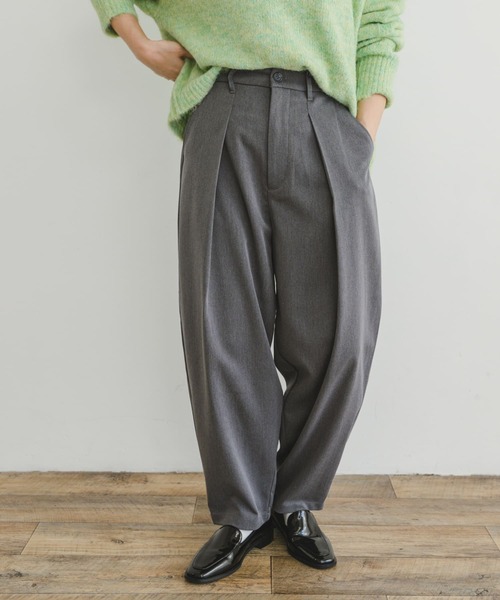 ITEMS URBANRESEARCH(アイテムズ アーバンリサーチ)の「カーブシルエットスラックス(スラックス・レディース・ベージュ/グレー・SMALL/MEDIUM)」の5枚目の写真