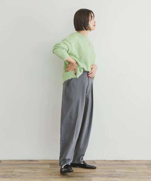 ITEMS URBANRESEARCH(アイテムズ アーバンリサーチ)の「カーブシルエットスラックス(スラックス・レディース・ベージュ/グレー・SMALL/MEDIUM)」の8枚目の写真