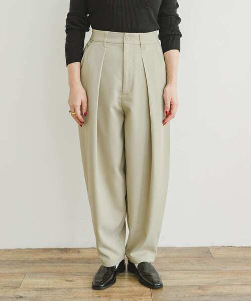 ITEMS URBANRESEARCH(アイテムズ アーバンリサーチ)の「カーブシルエットスラックス(スラックス・レディース・ベージュ/グレー・SMALL/MEDIUM)」の9枚目の写真