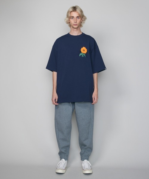 rehacer（レアセル）の「rehacer : Pulling Flower S/S HW T   / プリング フラワー ヘビーウエイトTシャツ（Tシャツ/カットソー・メンズ・ブラック/ブルー/ネイビー/グリーン・MEDIUM/X-LARGE/LARGE）」の11枚目の写真