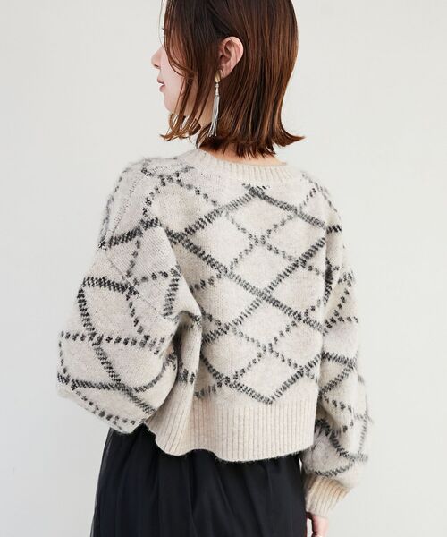 MAJESTIC LEGON(マジェスティックレゴン)の「【WEB限定アイテム】チェックショートニット(ニット/セーター・レディース・ベージュ系その他2/グレー系その他/ホワイト系その他2・MEDIUM)」の16枚目の写真