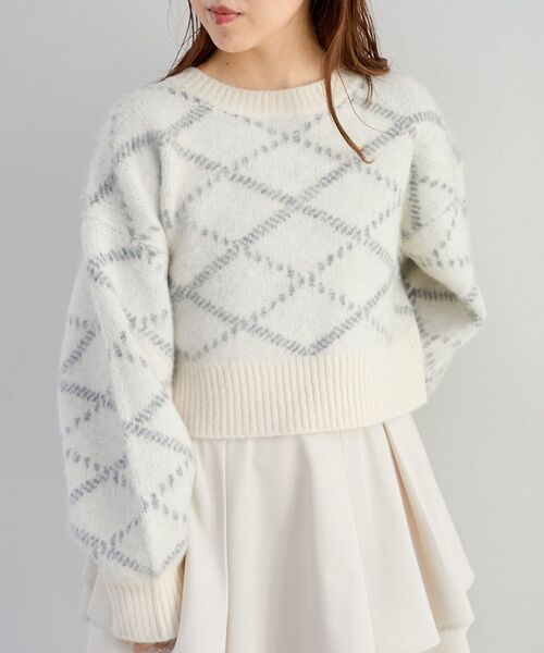 MAJESTIC LEGON(マジェスティックレゴン)の「【WEB限定アイテム】チェックショートニット(ニット/セーター・レディース・ベージュ系その他2/グレー系その他/ホワイト系その他2・MEDIUM)」の21枚目の写真
